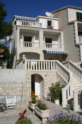 Apartments and rooms with WiFi Bol, Brac - 2875